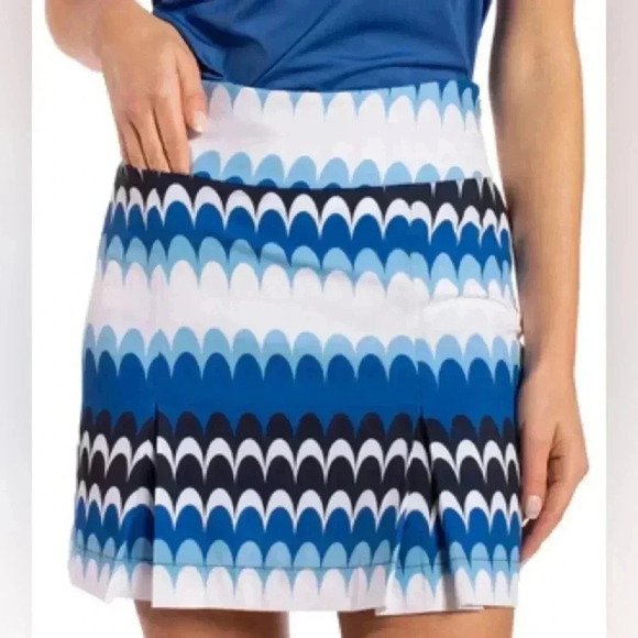 Golftini Dresses & Skirts - NWT Women’s performance front pleat beachy waves golf skirt / skorts size 10